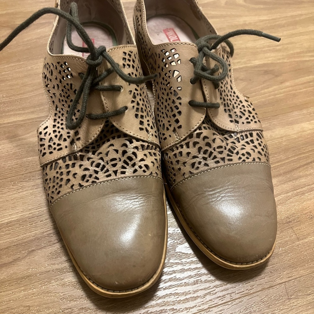 Pikolinos size 41 brown cutout shoes